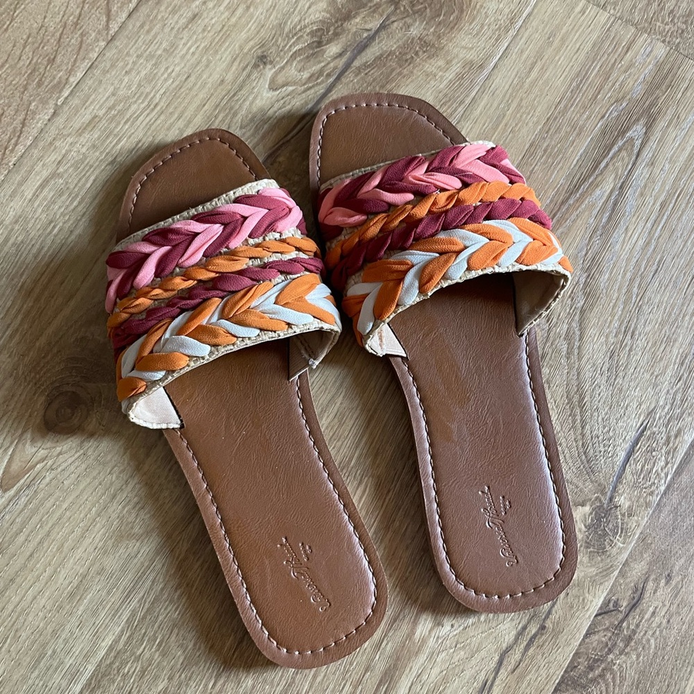 Universal thread sandals, size 10 - Picture 3 of 3